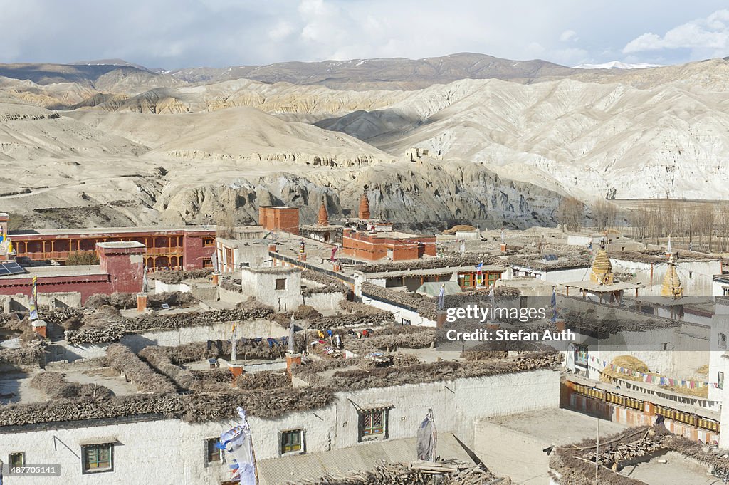 Wide landscape with hills, view over the walled city north to Tibet, Lo Manthang, Upper Mustang, Nepal, Asia