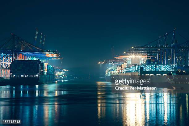 container ships in harbor - per mattisson stock-fotos und bilder