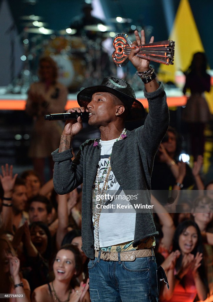 2014 iHeartRadio Music Awards - Show