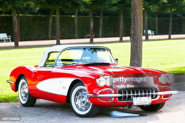 american classic car 1958 chevrolet corvette c1 - chevrolet corvette stock-fotos und bilder