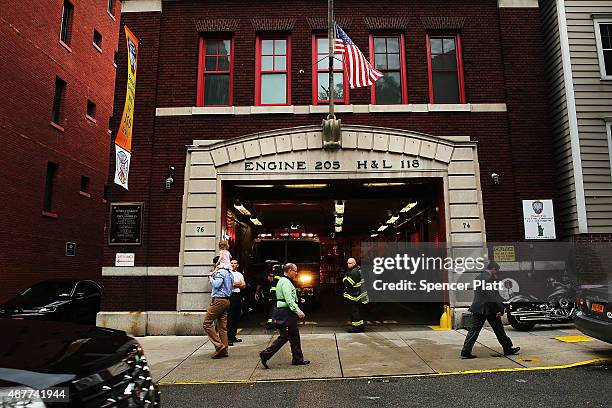 Engine 118 18 Ladder Company 118 Stock Photos, High-Res Pictures, and Images ...