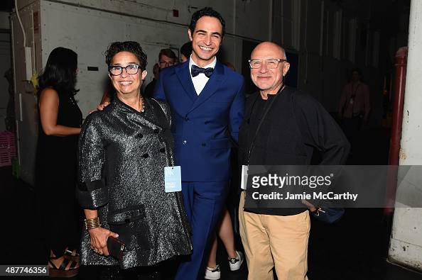 Zac Posen poses backstage with his parents, Susan and Stephen Posen ...