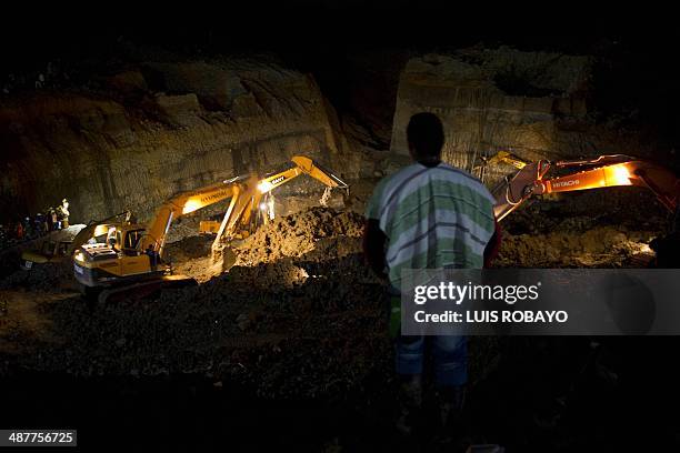 Rescue workers remove sludge during the rescue of a group of miners in a gold mine that collapsed in San Antonio in the rural area of Santander de...