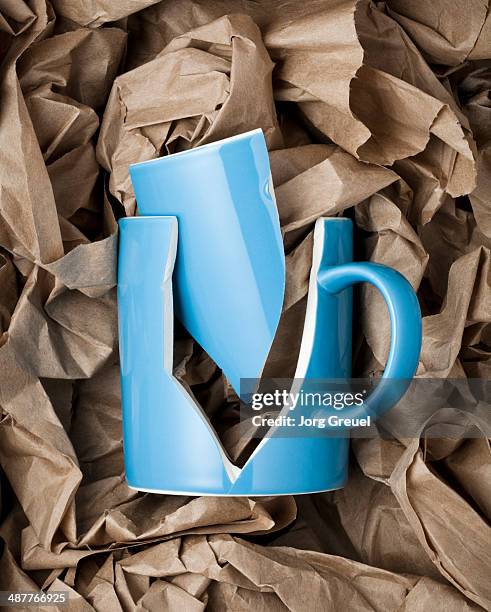 broken mug - broken mug stock pictures, royalty-free photos & images