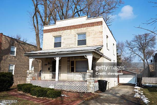 old chicago town house - chicago old town stock pictures, royalty-free photos & images