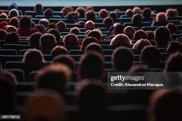 7,107 観客 後ろ姿 Stock Photos, High-Res Pictures, and Images - Getty Images
