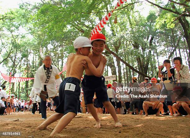 Children compete sumo wrestling at Hanaoka Hachimangu Shrine on May 1, 2014 in Kudamatsu, Yamaguchi, Japan. The dedication sumo competition began in...