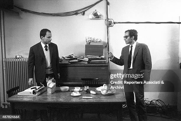 Swiss actor Jean-Marc Bory chatting with French director Jean-Luc Godard during a break on the set of the film Rogopag, segment The New World. Paris,...