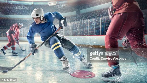 ice hockey players in action - ice hockey stockfoto's en -beelden