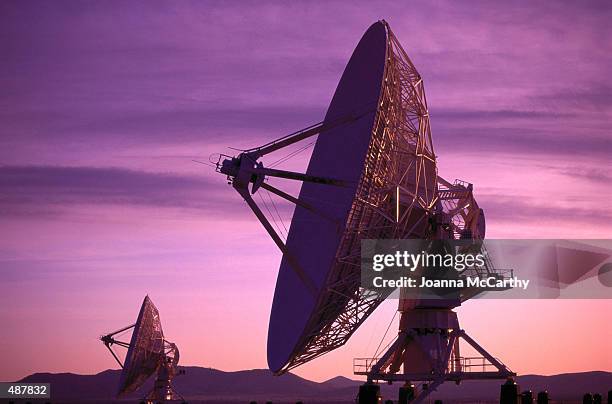 vla radio telescopes at sunrise - radio telescope stock pictures, royalty-free photos & images
