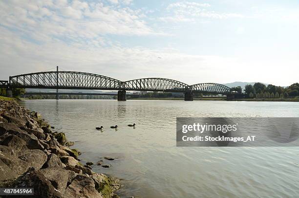 railway cart in linz obermaterial-railwaybridge in linz, österreich - linz stock-fotos und bilder