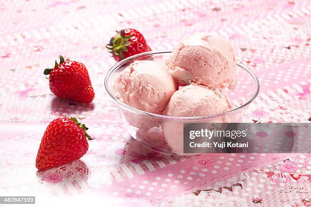 strawberry ice - strawberry ice cream stock pictures, royalty-free photos & images