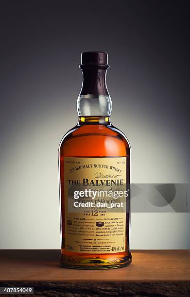 balvenie 12yr scotch whisky - scotch whisky stock pictures, royalty-free photos & images