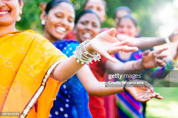 bollywood de danse du ventre - danseuse photos et images de collection