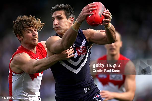 Matthew Pavlich of the Dockers looks to break from a tackle by Dane Rampe of the Swans during the First AFL Qualifying Final match between the...