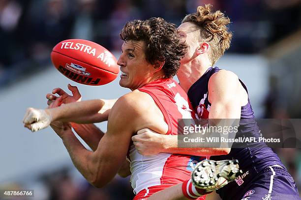 Kurt Tippett of the Swans marks the ball under pressure from Zac Dawson of the Dockers during the First AFL Qualifying Final match between the...