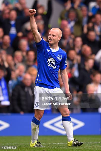 Steven Naismith of Everton celebrates scoring his hat trick goal during the Barclays Premier League match between Everton and Chelsea at Goodison...