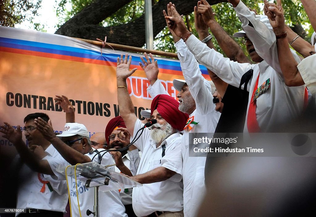 Army Veterans Hold 'Sainik Ekta' Rally At Jantar Mantar