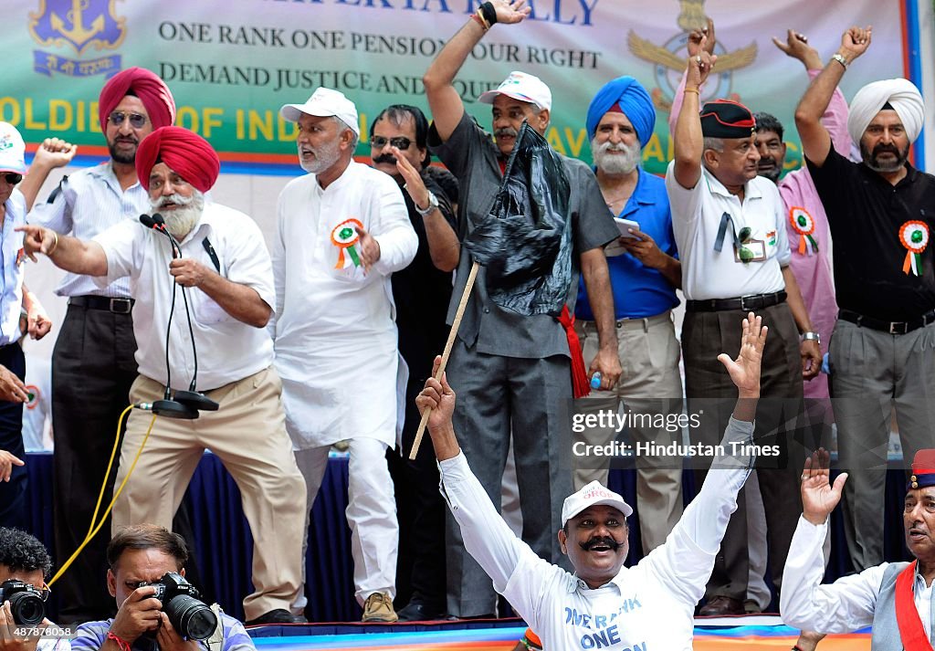 Army Veterans Hold 'Sainik Ekta' Rally At Jantar Mantar