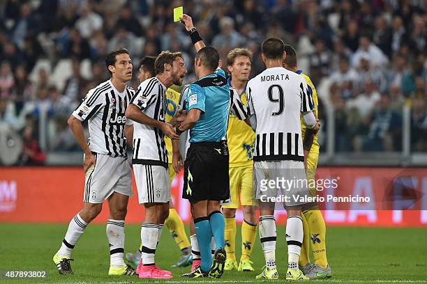 Anderson Hernanes of Juventus FC receives the yellow card from referee Marco Guida during the Serie A match between Juventus FC and AC Chievo Verona...