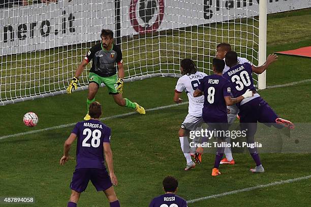 Khouma El Babacar of Fiorentina scores the opening goal during the Serie A match between ACF Fiorentina and Genoa CFC at Stadio Artemio Franchi on...