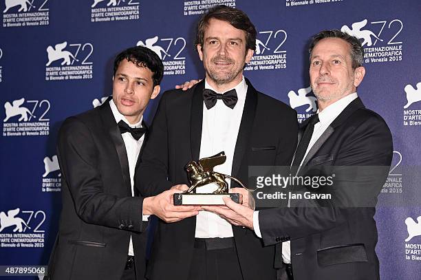 Luis Silva, Director Lorenzo Vigas and Alfredo Castro pose with the Golden Lion Award for Best Film for his movie 'From Afar' as he attends the award...
