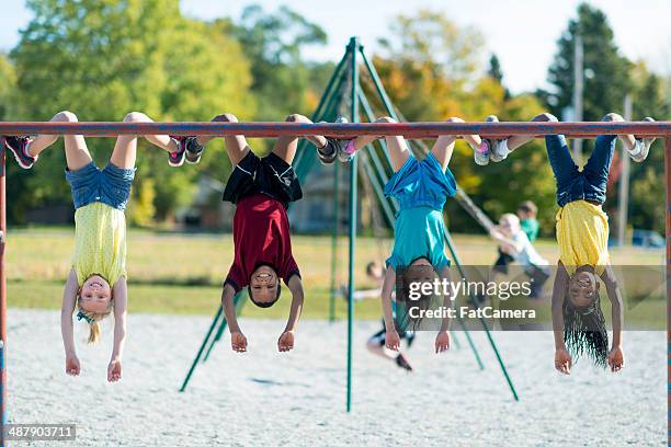 recess - kids playground photos et images de collection