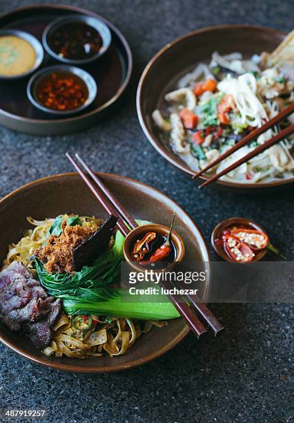 macarrão asiático - macarrão de arroz imagens e fotografias de stock