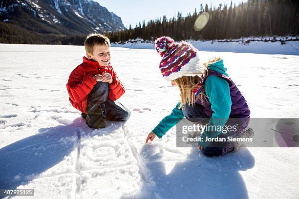 kids playing tic tac toe. - tic tac toe stock pictures, royalty-free photos & images