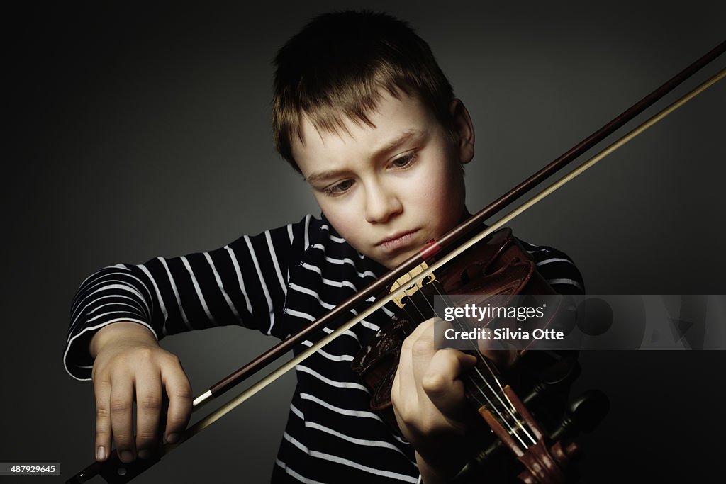 10 year old playing the violine