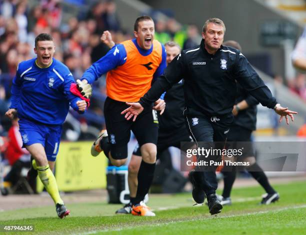 Lee Clark manager of Birmingham City celebrates with the team bencha as they avoid relegation after the Sky Bet Championship match between Bolton...