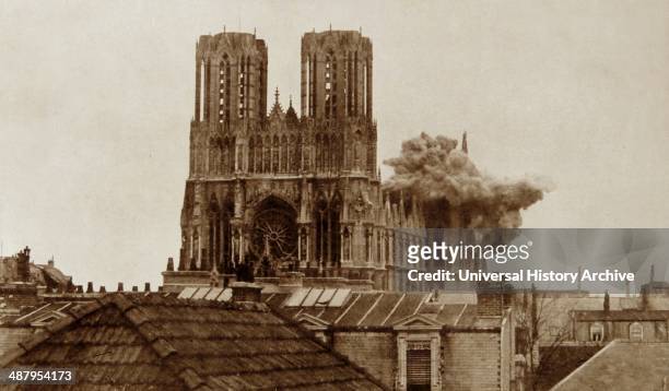 The destruction of Reims cathedral 1914. German shellfire during the opening engagements of the First World War on 20 September 1914 burned, damaged...