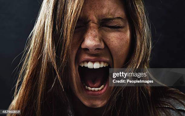 ela atingiu o final de sua corda! - berrar - fotografias e filmes do acervo