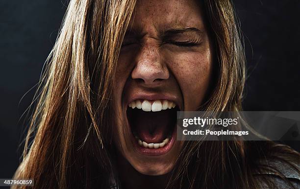 ela é atingido o fim da sua corda! - phobia imagens e fotografias de stock