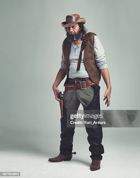 yer tem somethin'que querem dizer-me parceiro? - calça de couro de cowboy imagens e fotografias de stock