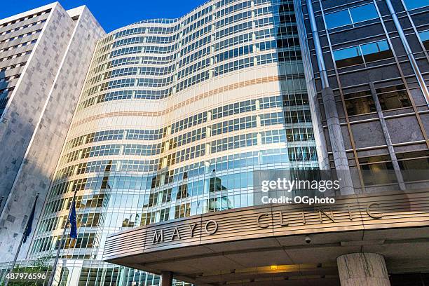 gonda building of the mayo clinic in rochester, mn - rochester stock pictures, royalty-free photos & images