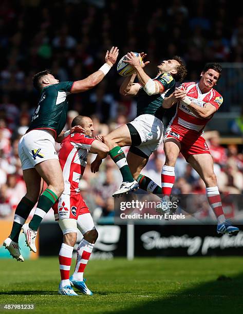 Eamonn Sheridan of London Irish, Charlie Sharples of Gloucester, Andrew Fenby of London Irish and Freddie Burns of Gloucester compete for a high ball...