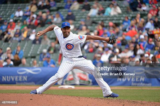 Relief pitcher Jose Veras of the Chicago Cubs pitches during the eighth inning against the Arizona Diamondbacks at Wrigley Field on April 24, 2014 in...