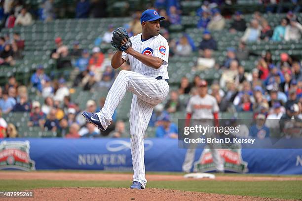 Relief pitcher Jose Veras of the Chicago Cubs pitches during the eighth inning against the Arizona Diamondbacks at Wrigley Field on April 24, 2014 in...