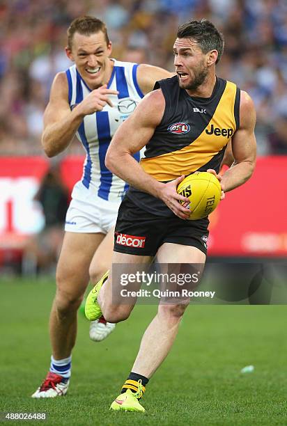 Chris Newman of the Tigers looks to pass the ball during the First AFL Elimination Final match between the Richmond Tigers and the North Melbourne...