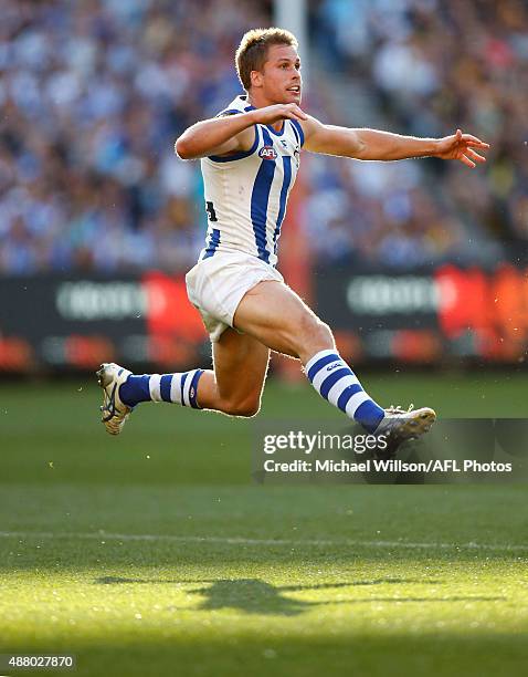 Andrew Swallow of the Kangaroos in action during the 2015 AFL First Elimination Final match between the Richmond Tigers and the North Melbourne...