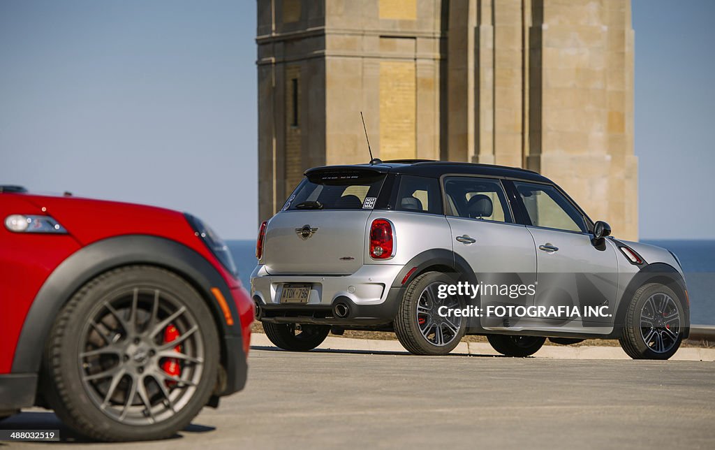 Mini Cooper Countryman JCW in spring time