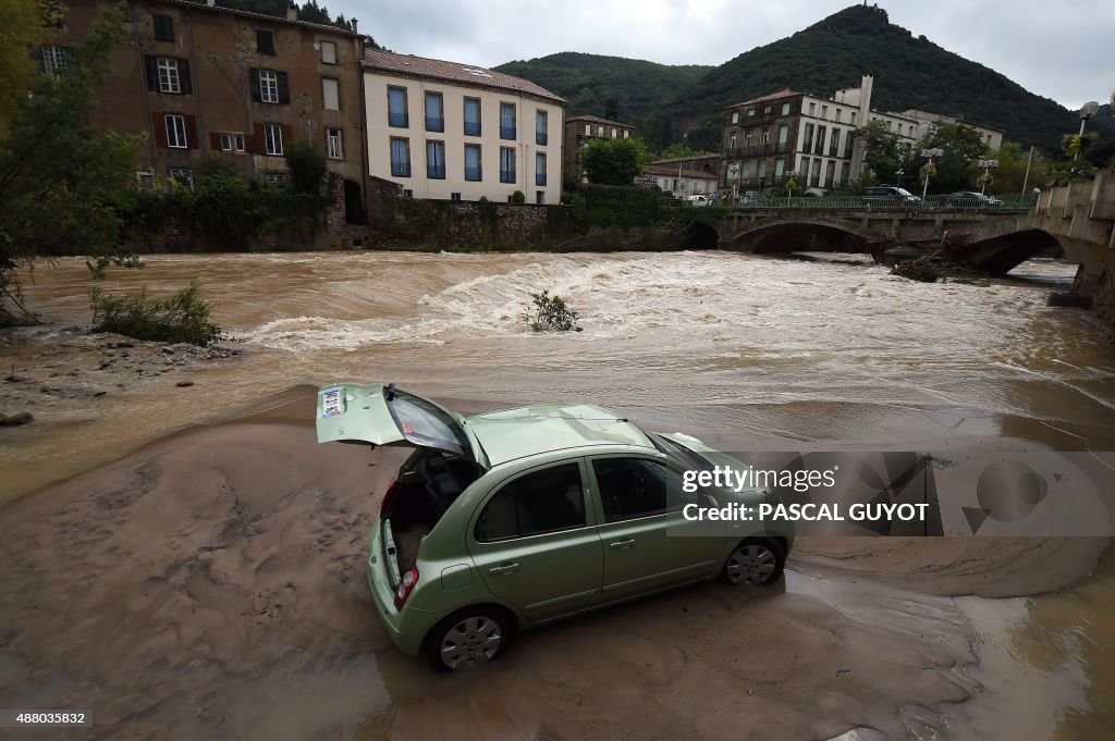 TOPSHOT-FRANCE-WEATHER-FLOODING-TRANSPORT