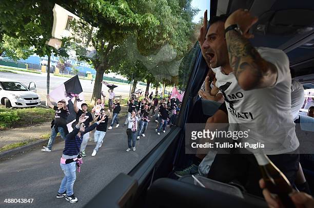 Players of Palermo celebrate after winning the Serie B match between Novara Calcio and US Citta di Palermo and gaining promotion to Serie A at...