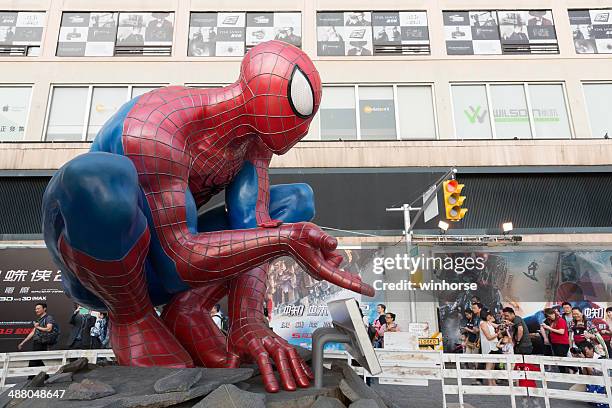 the amazing spider-man 2 - chinese hero fotografías e imágenes de stock