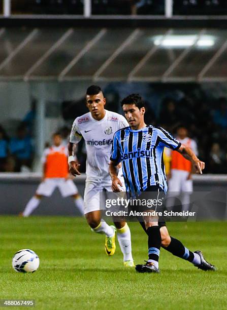 Riveros of gremio in action during the match between Santos and Gremio for the Brazilian Series A 2014 at Vila Belmiro stadium on May 3, 2014 in...