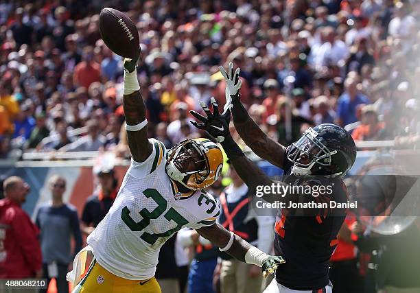 Sam Shields of the Green Bay Packers tips the football away from Alshon Jeffery of the Chicago Bears in the first half at Soldier Field on September...