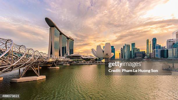 singapore city skyline at sunset - singapore skyline stock pictures, royalty-free photos & images