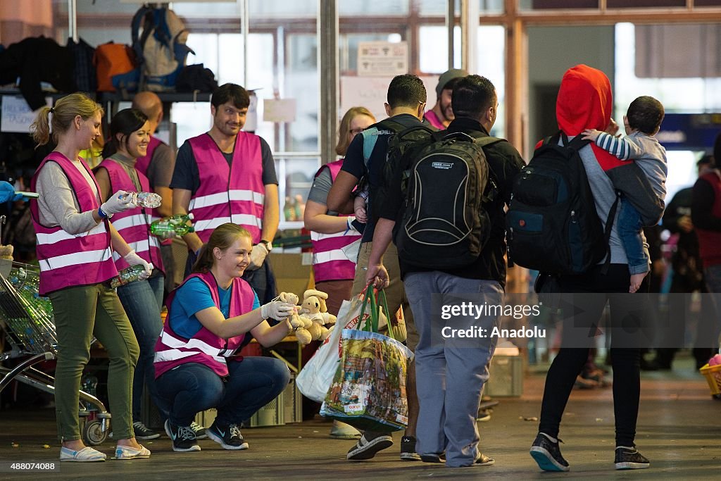 Refugees arrvie in Munich