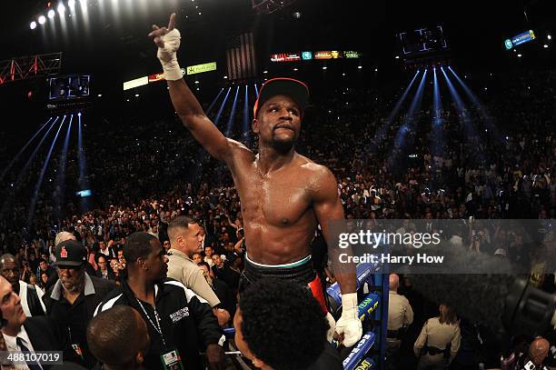 Floyd Mayweather Jr. Celebrates after defeating Marcos Maidana by majority decision in their WBC/WBA welterweight unification fight at the MGM Grand...